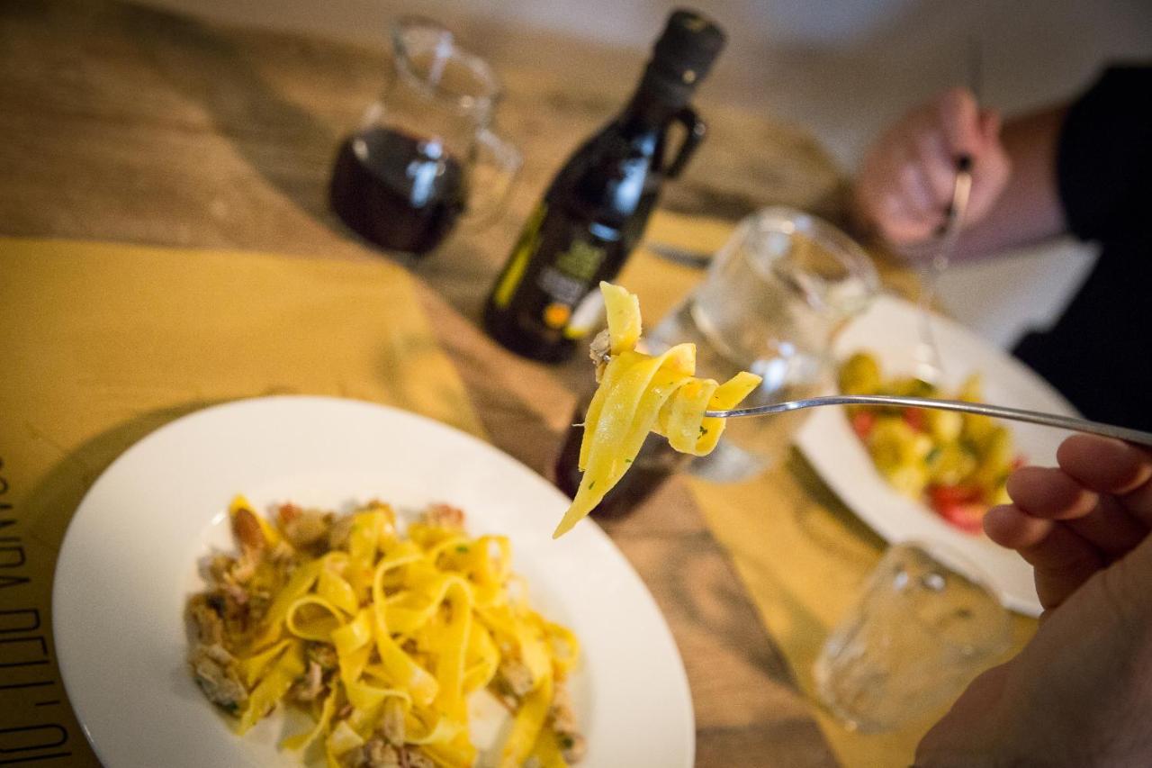 Locanda Dell'Oleificio Mezzane di Sotto Buitenkant foto