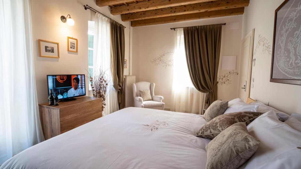 Locanda Dell'Oleificio Mezzane di Sotto Buitenkant foto