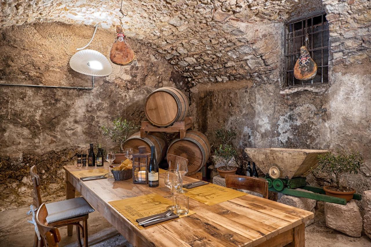Locanda Dell'Oleificio Mezzane di Sotto Buitenkant foto